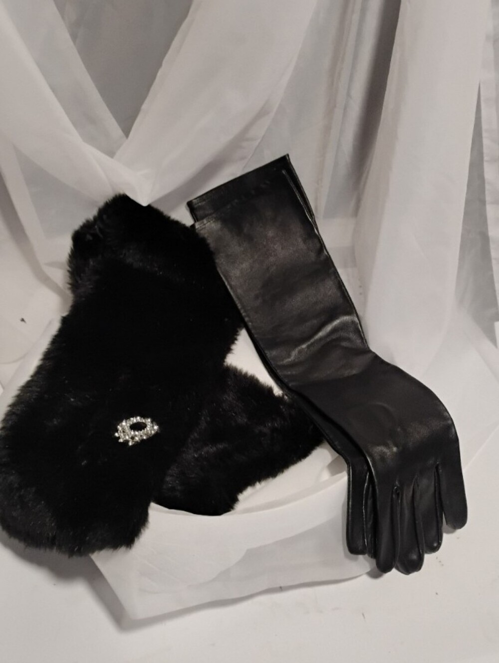 Vintage 2005 Old Navy Black Faux Fur Stole Wrap & Gloves Set Rhinestone Brooch